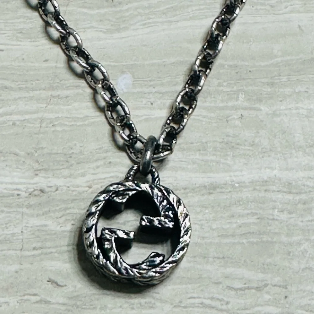 Gucci Textured Interlocking G Pendant Necklace Silver